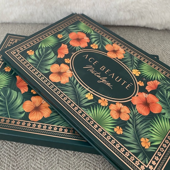 ACE BEAUTÉ
Nostalgia Palette - Picture 2 of 2